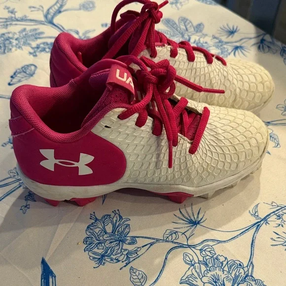 Under Armour White and Pink Kids Cleats - Picture 1 of 3